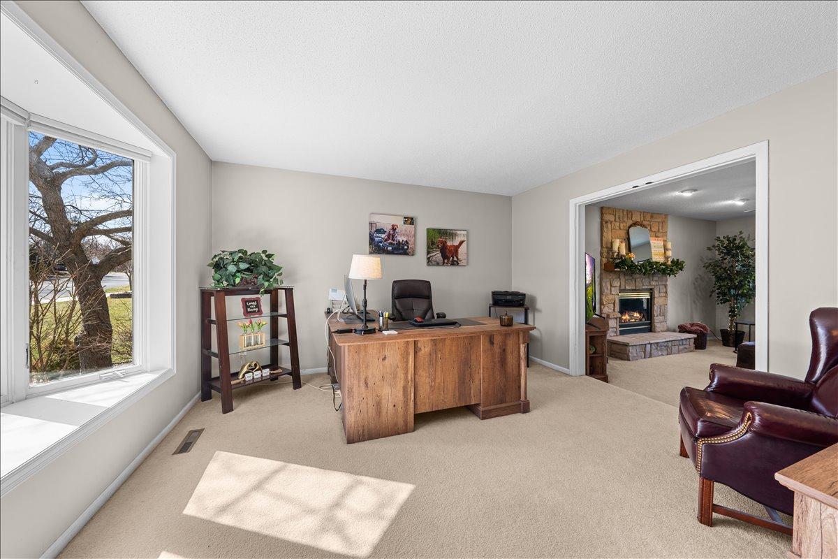 139 Ridge Way Mahtomedi, MN 55115 - Photo 6 of 30