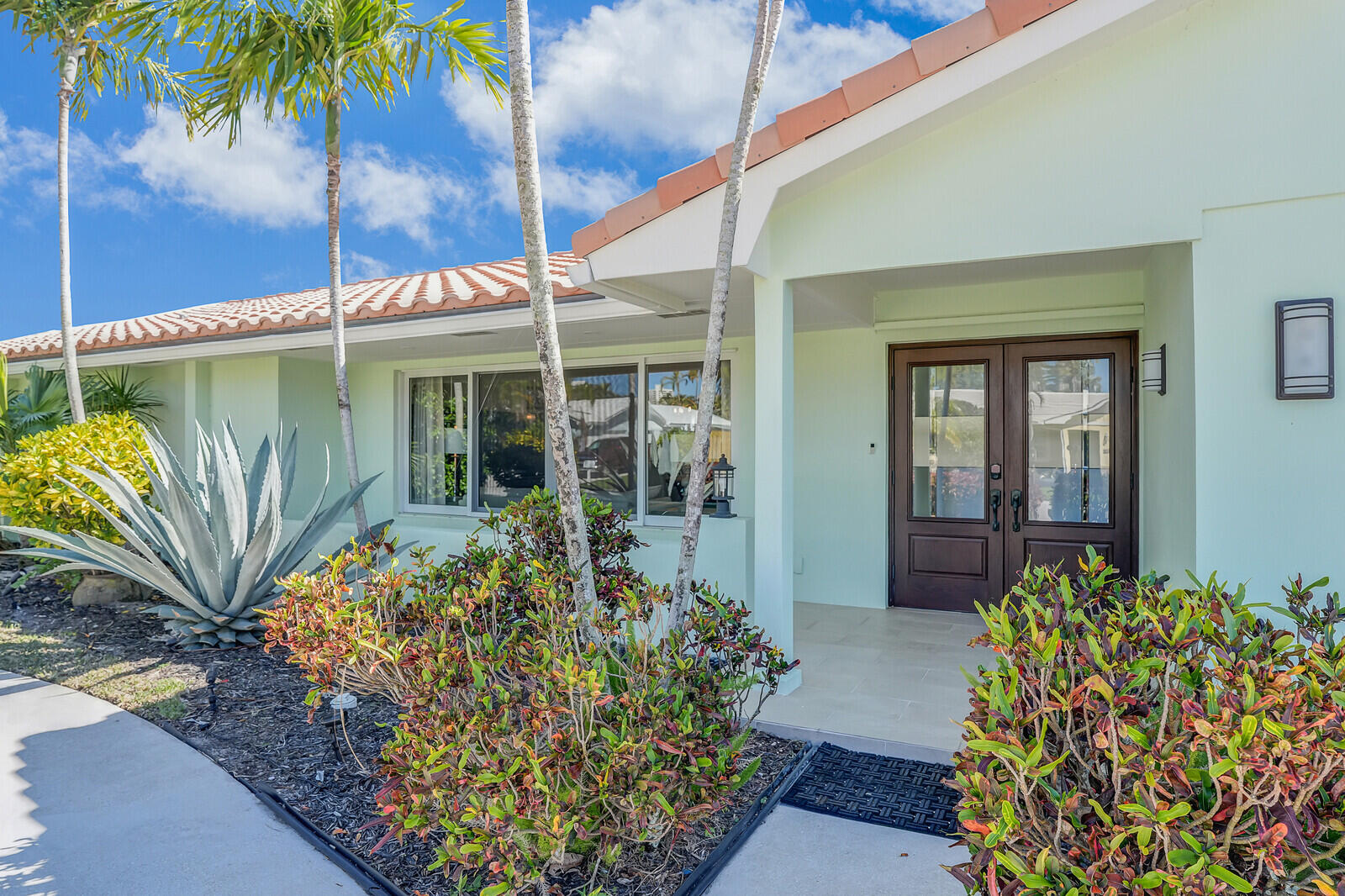 1161 Dolphin Road Singer Island, FL 33404 - Photo 3 of 51 03_Image_3_mls
