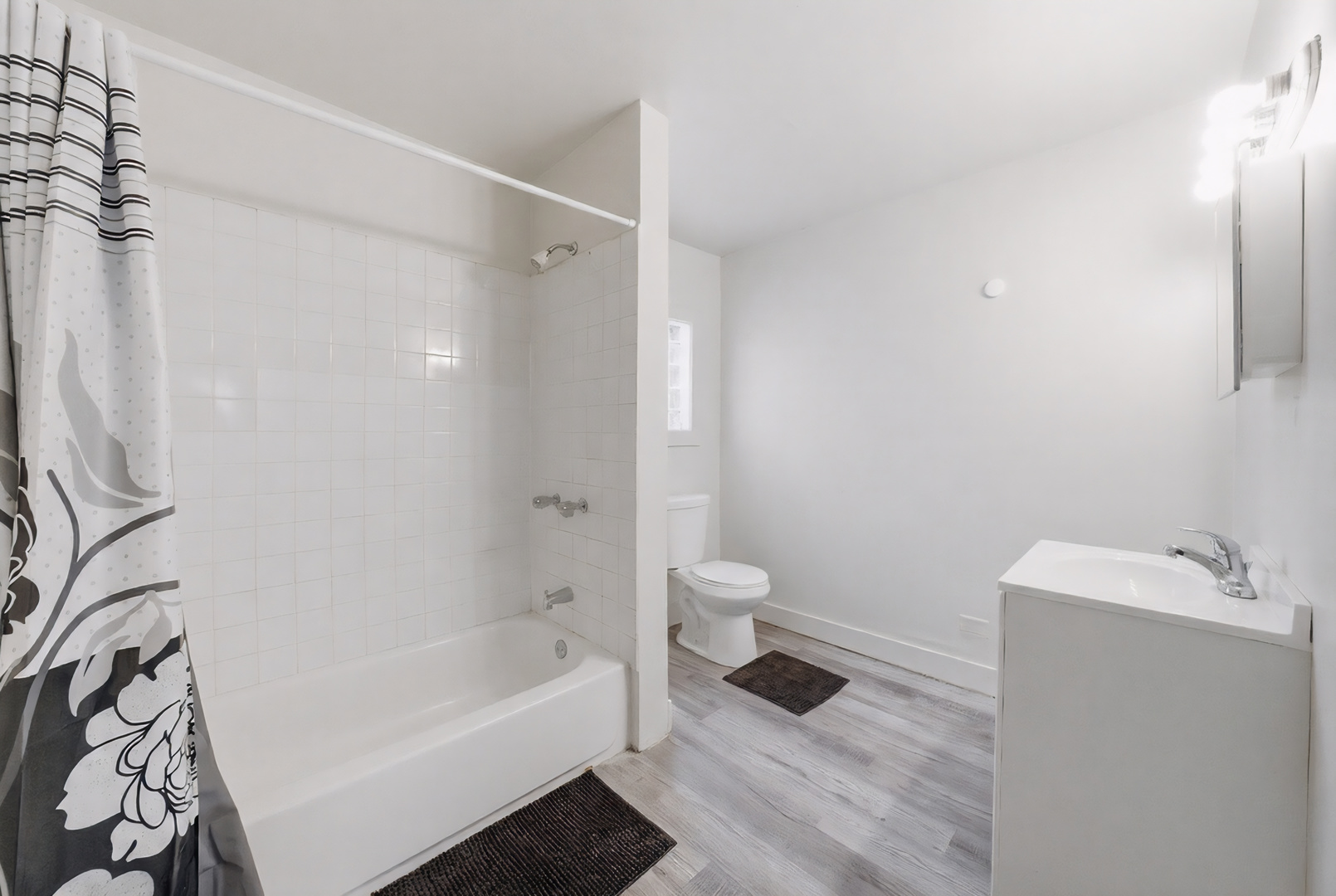 11735 South Indiana Avenue Chicago, IL 60628 - Photo 8 of 26 a bathroom with a bathtub and a toilet