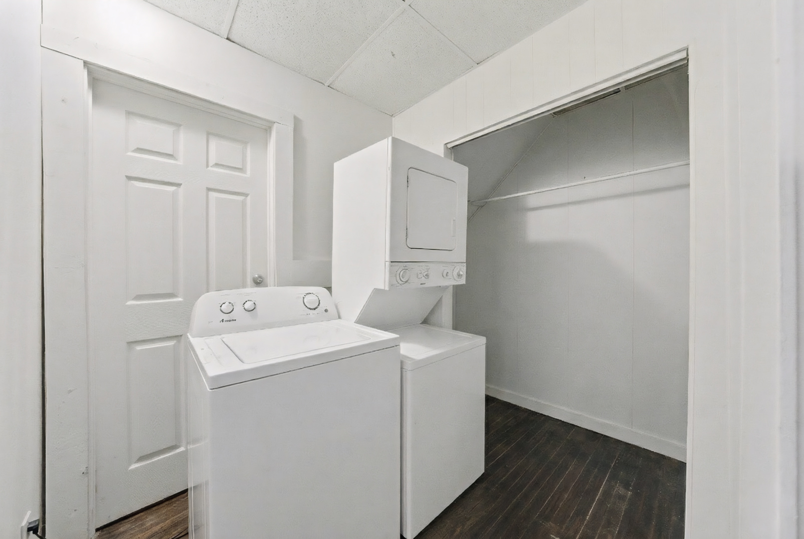 11735 South Indiana Avenue Chicago, IL 60628 - Photo 9 of 26 a utility room with dryer and washer
