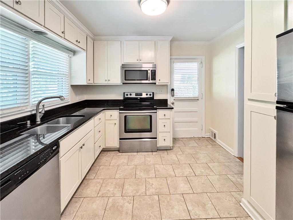 6058 Harleston Road Northeast Atlanta, GA 30328 - Photo 11 of 30