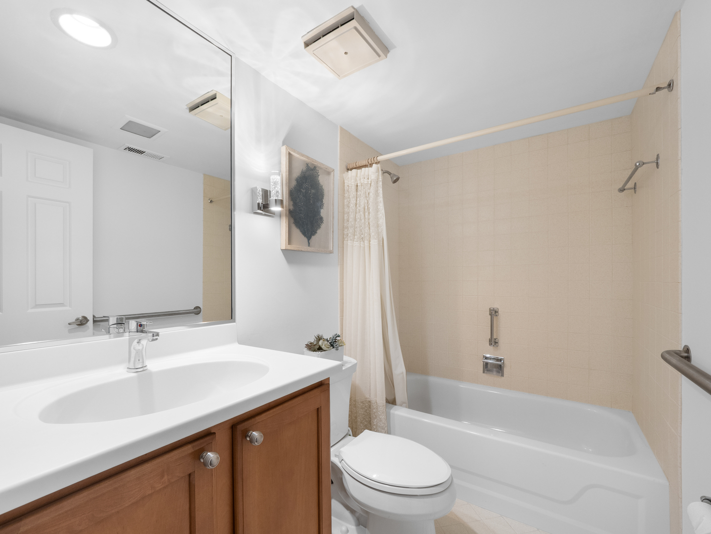 706 Waukegan Road, Unit C203 Glenview, IL 60025 - Photo 10 of 19