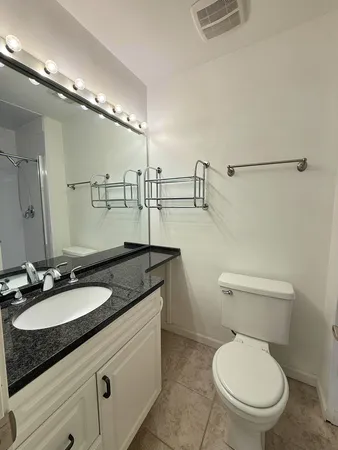 $2,300 | 941 Yosemite Trail, Unit C7, Roselle, IL 60172