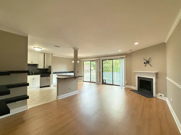 $2,300 | 941 Yosemite Trail, Unit C7, Roselle, IL 60172