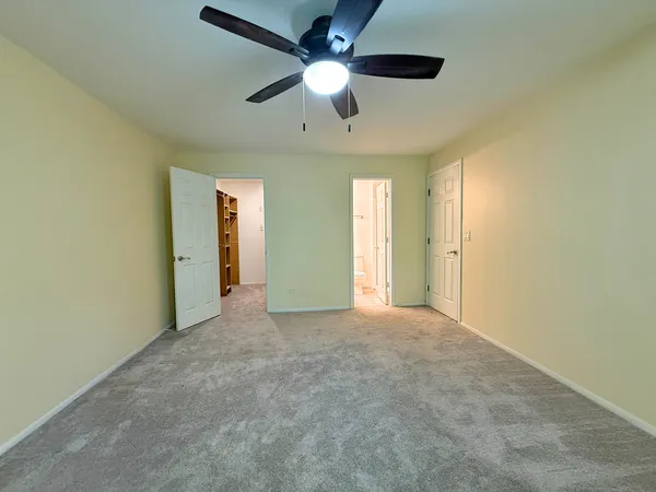 $2,300 | 941 Yosemite Trail, Unit C7, Roselle, IL 60172