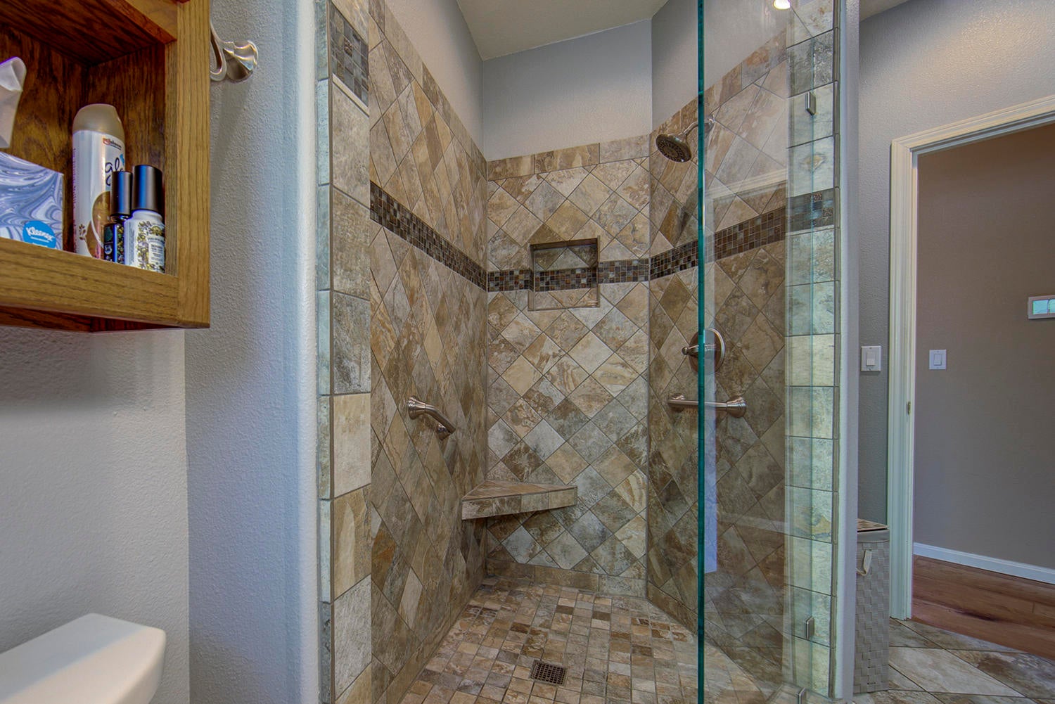 1316 East Fork Road Williams, OR 97544 - Photo 28 of 56 Guest Bathroom.1