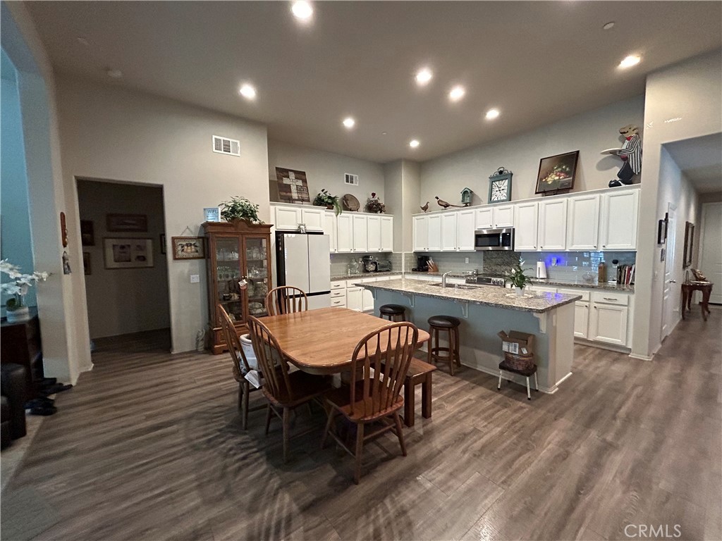 30099 Whembly Circle Menifee, CA 92584 - Photo 7 of 42 kitchen