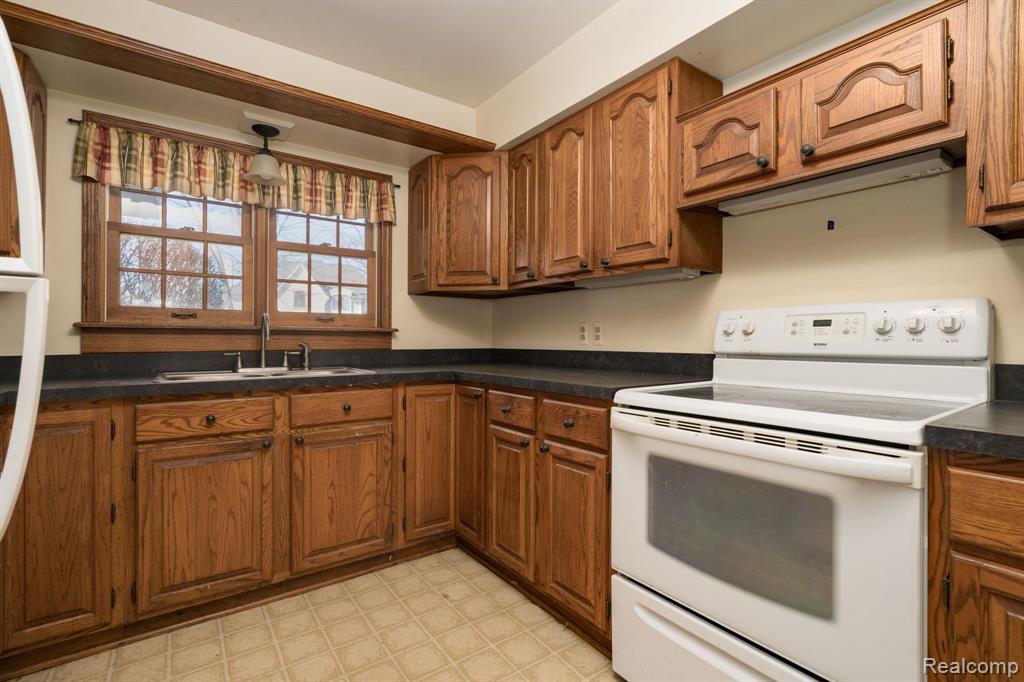 895 North Pemberton Road Bloomfield Hills, MI 48302 - Photo 11 of 28 Gallery Image 11