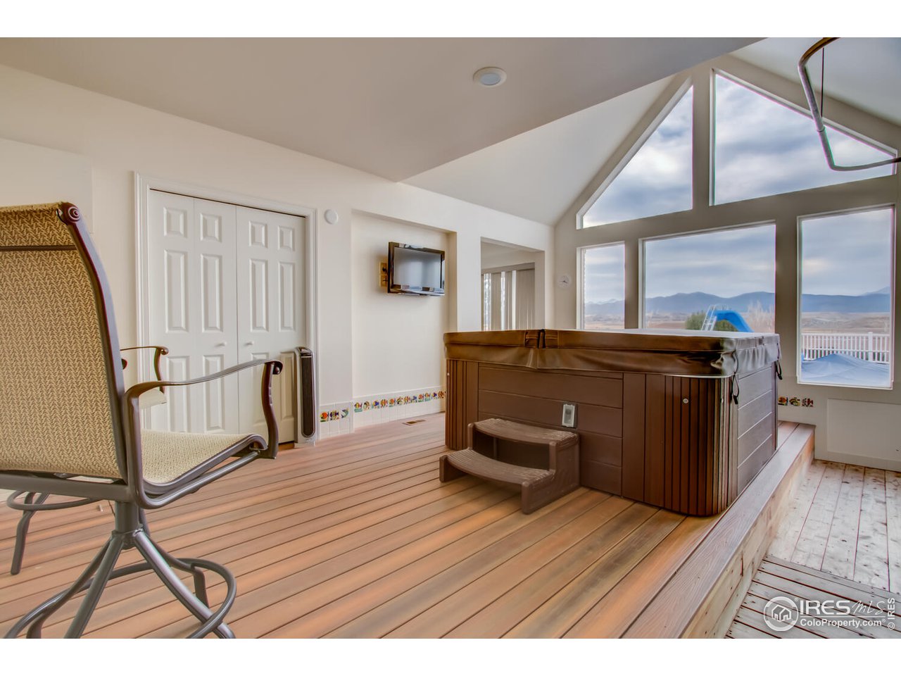 7401 Deerfield Road Longmont, CO 80503 - Photo 23 of 39 Hot tub with amazing views