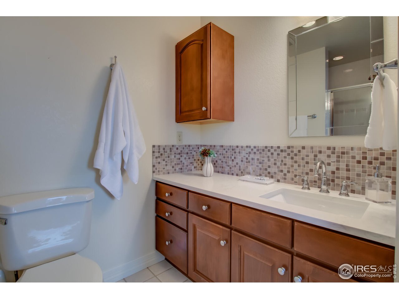 7401 Deerfield Road Longmont, CO 80503 - Photo 25 of 39 Main floor full bath
