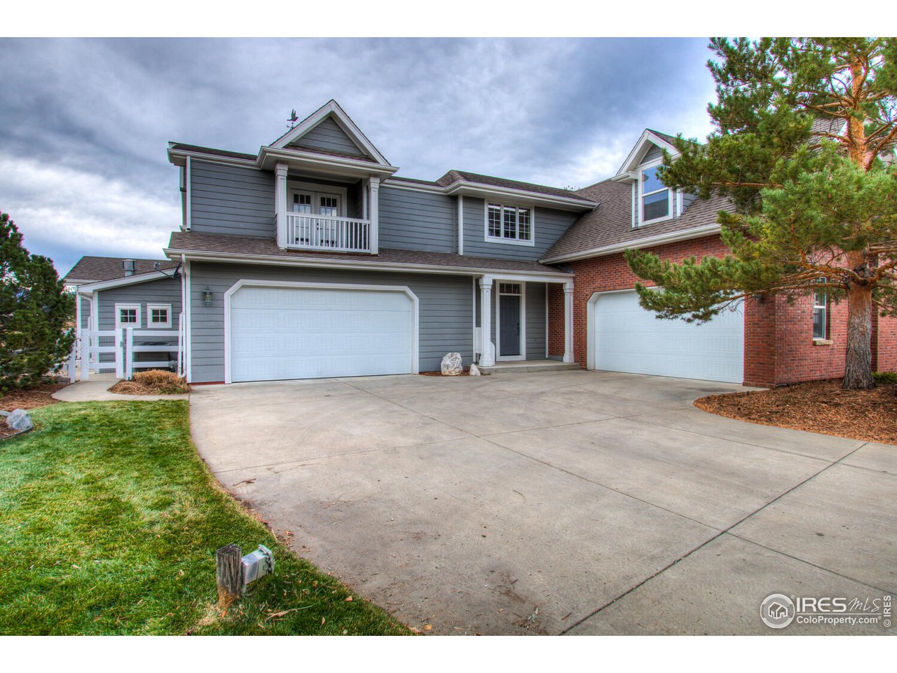 7401 Deerfield Road Longmont, CO 80503 - Photo 4 of 39 4 car garage