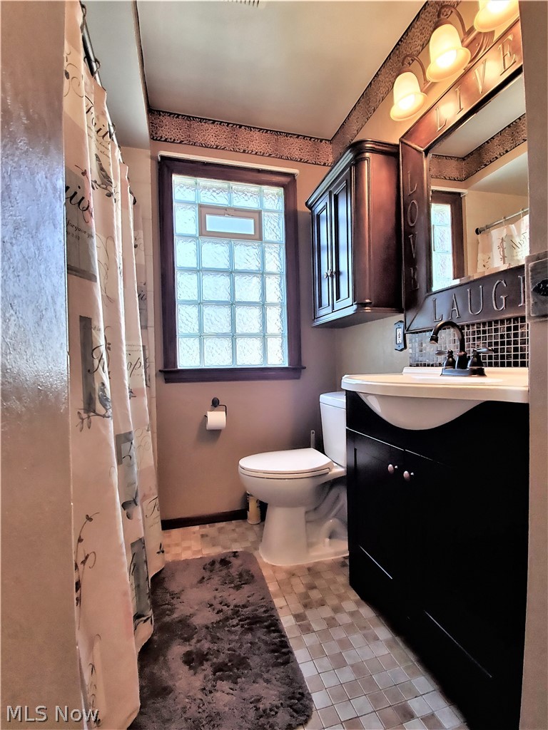 4606 Snow Road Cleveland, OH 44134 - Photo 7 of 35