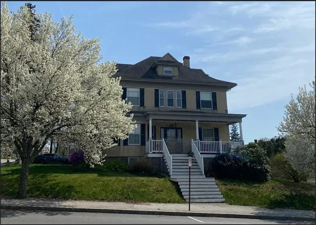 $549,900 | 419 Bridge Street, Manchester, NH 03104