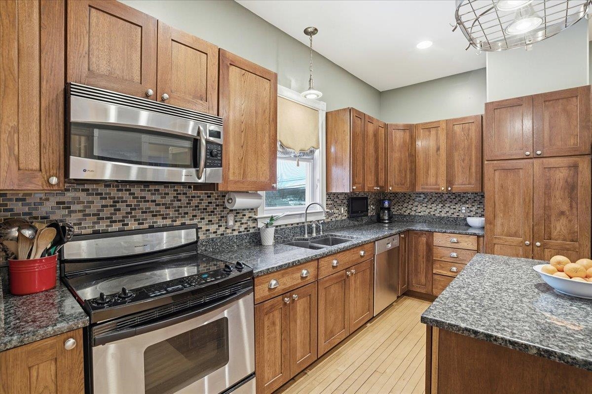 419 Bridge Street Manchester, NH 03104 - Photo 10 of 56