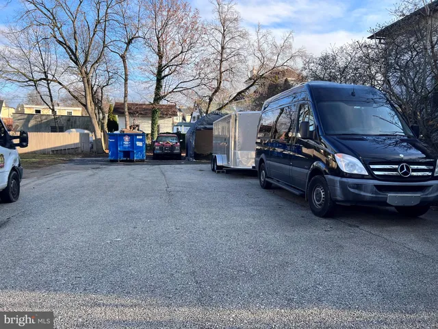 a view of a car park in front of house