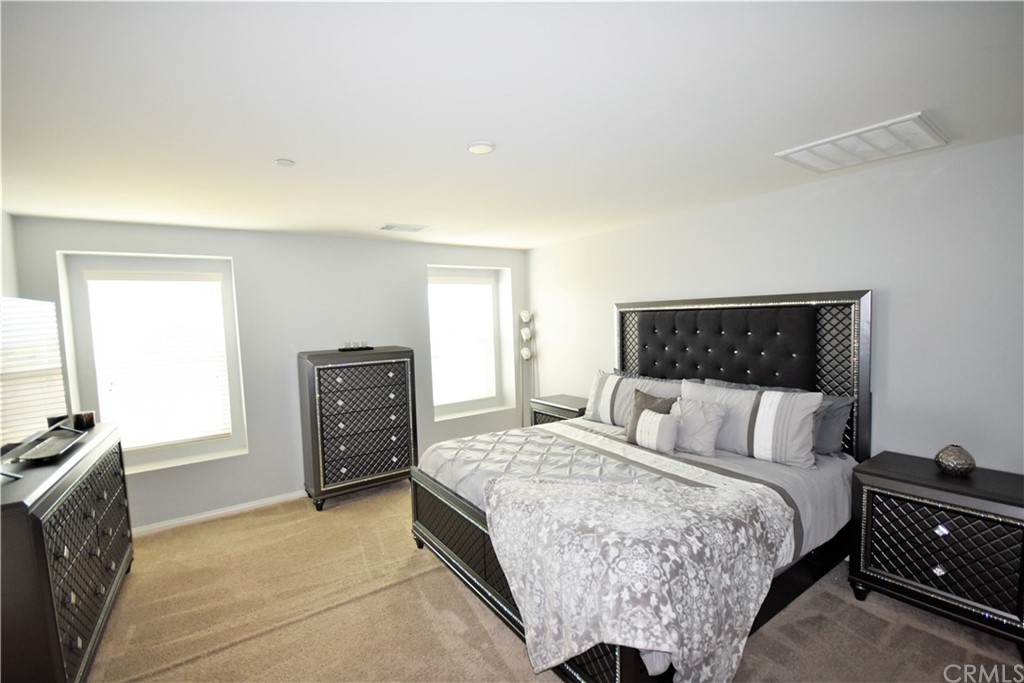 581 Poo'ish Avenue San Jacinto, CA 92582 - Photo 21 of 32 a bedroom with a bed and a tv
