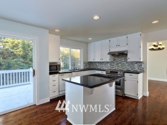 16044 Southeast 170th Court Renton, WA 98058 - Photo 4 of 11 Gallery Image 4
