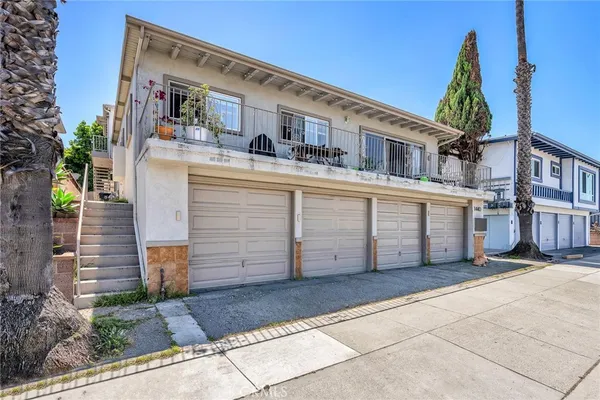 $3,400 | 1440 Manhattan Beach Boulevard, Unit C, Manhattan Beach, CA 90266