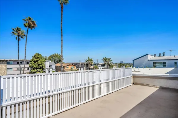 $3,400 | 1440 Manhattan Beach Boulevard, Unit C, Manhattan Beach, CA 90266
