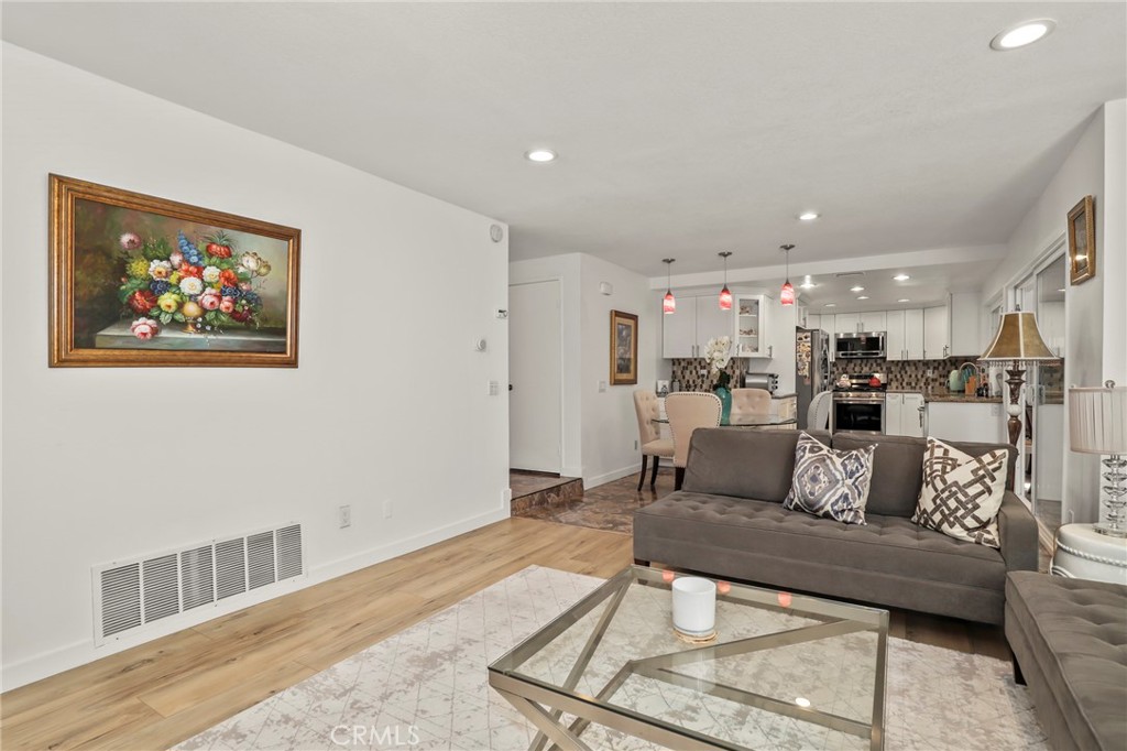 20604 Lemmer Street Chatsworth, CA 91311 - Photo 15 of 48 Gallery Image 15