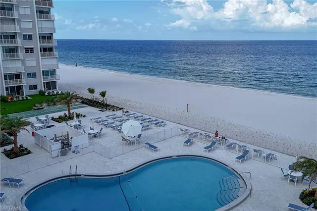 a view of roof with outdoor seating