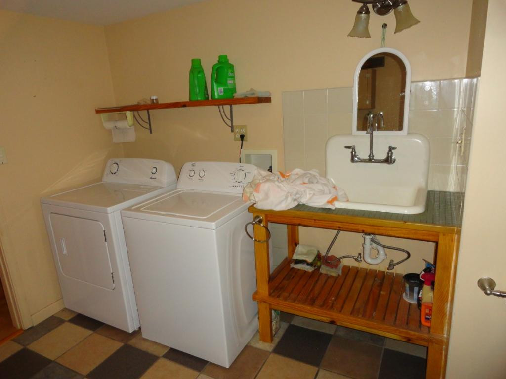 157 Snyder Road Gray, TN 37615 - Photo 27 of 36 Washer and Dryer conveys