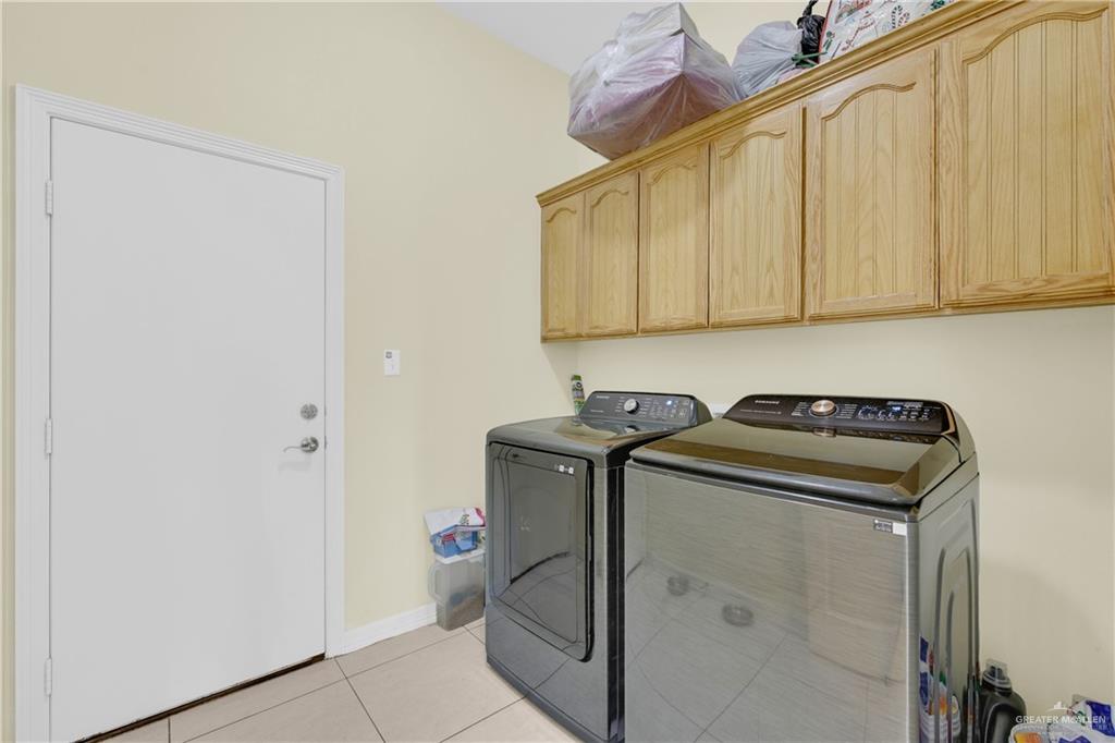 305 North 15th Street Hidalgo, TX 78557 - Photo 20 of 28 a utility room with dryer and washer