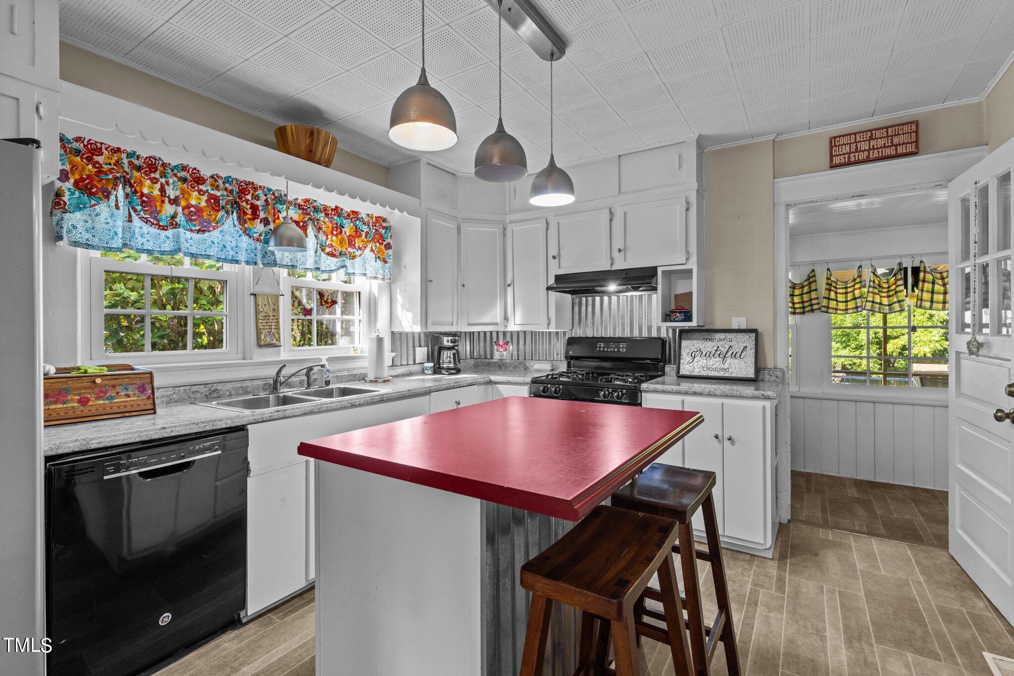 522 Gordon Street Roxboro, NC 27573 - Photo 15 of 40 Kitchen