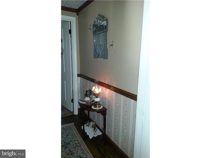 677 Mount Road Aston, PA 19014 - Photo 14 of 21 Hallway