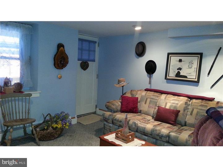 677 Mount Road Aston, PA 19014 - Photo 15 of 21 Family Room
