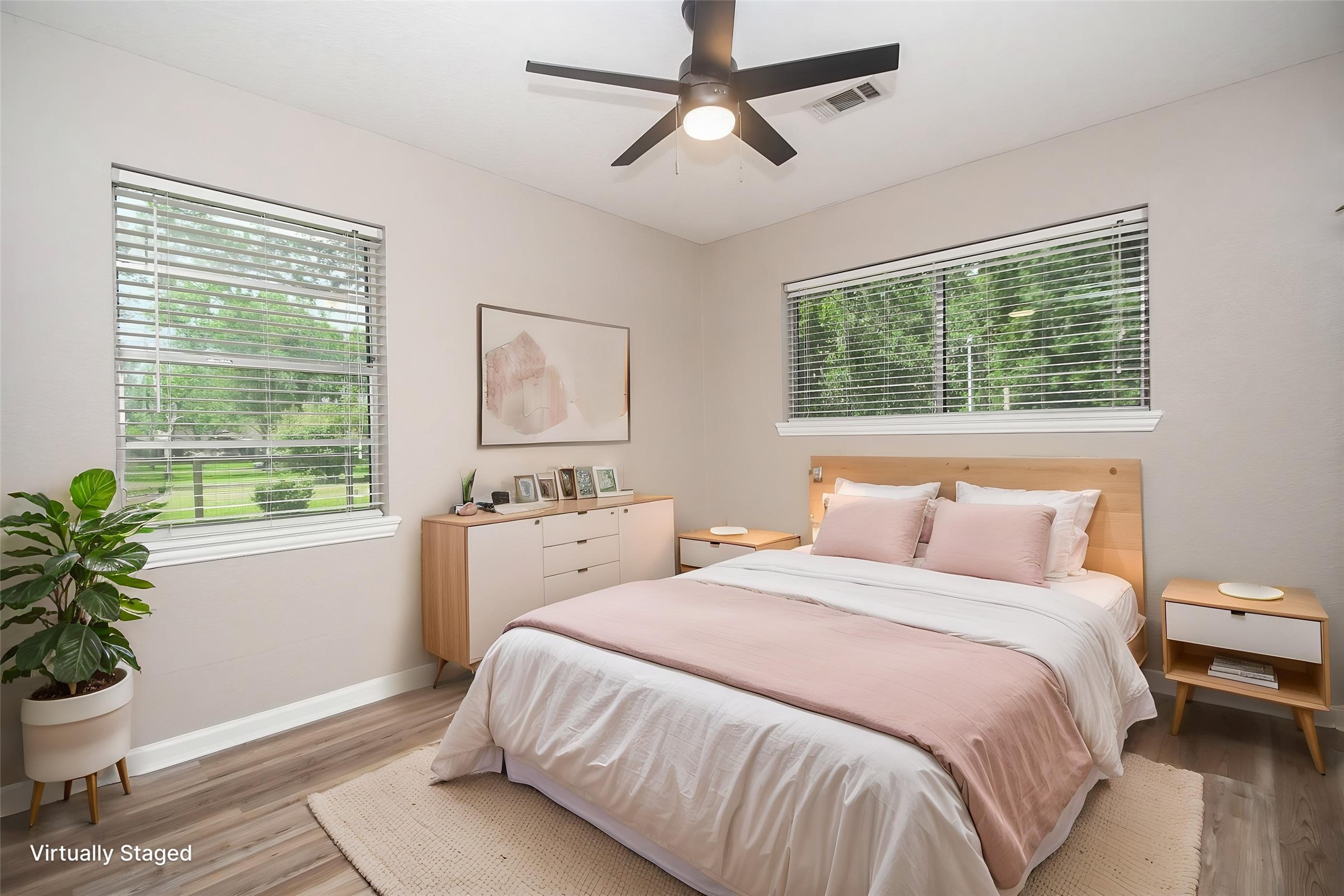 16902 Berry Road Pearland, TX 77584 - Photo 11 of 30 Secondary bedroom with nice windows!