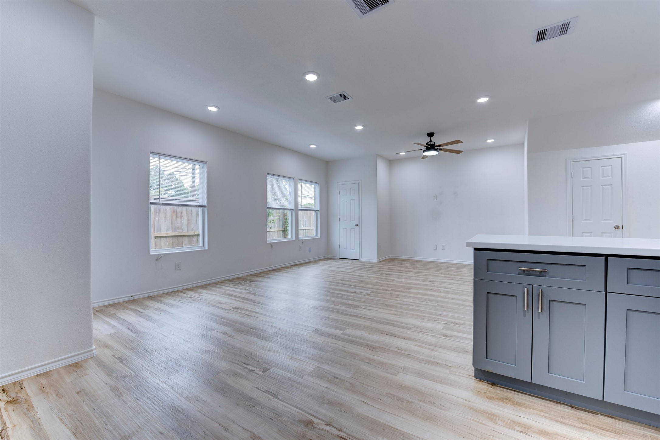 8203 Woodlyn Road, Unit F Houston, TX 77028 - Photo 7 of 31
