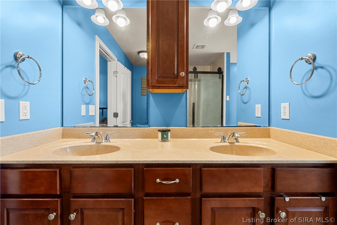 3125 Ambercrest Loop Jeffersonville, IN 47130 - Photo 13 of 57