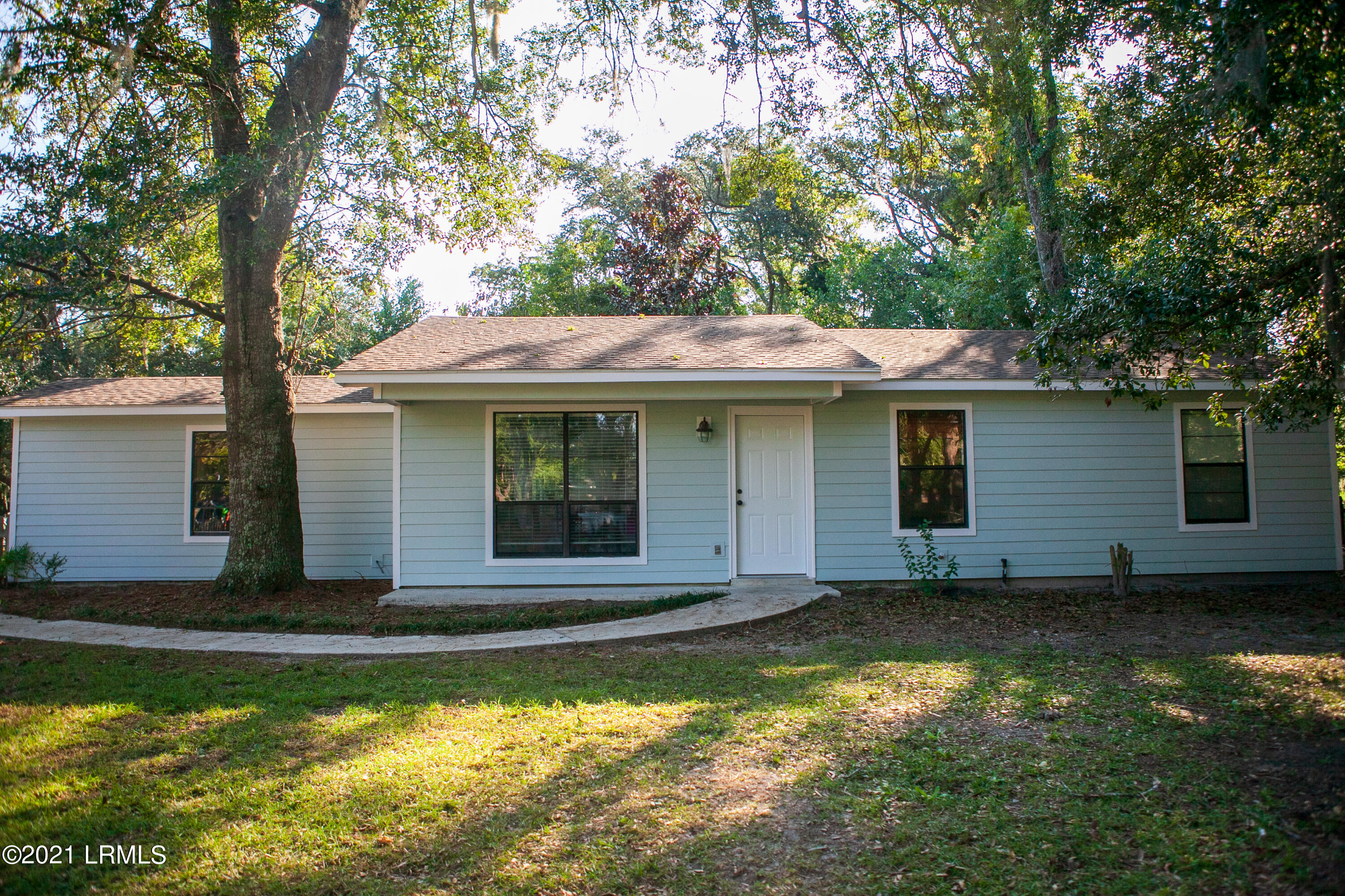 81 North Hermitage Road Beaufort, SC 29902 - Photo 3 of 29 IMG_7993