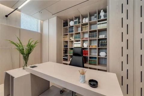 a view of a back yard