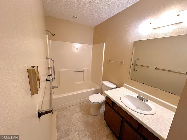 $1,025 | 1380 Heritage Drive, New Richmond, WI 54017