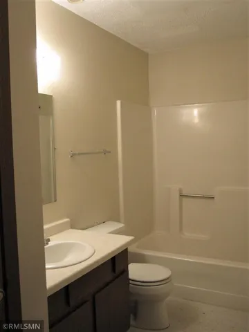 $1,025 | 1380 Heritage Drive, New Richmond, WI 54017