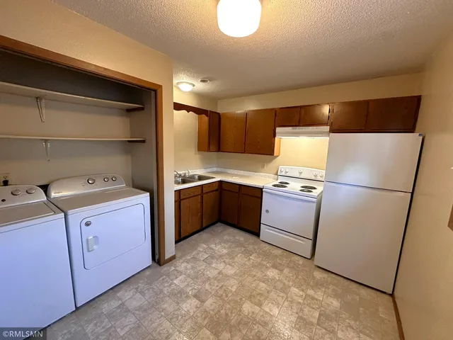 $1,025 | 1380 Heritage Drive, New Richmond, WI 54017