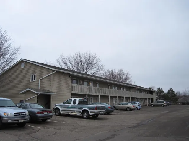 $1,025 | 1380 Heritage Drive, Unit 13, New Richmond, WI 54017
