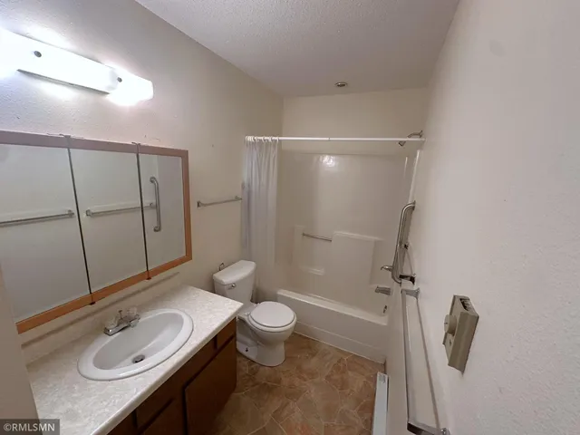 $1,025 | 1380 Heritage Drive, New Richmond, WI 54017