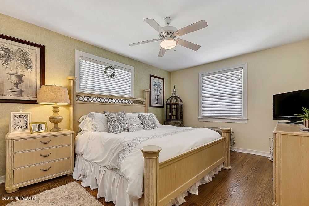 4035 London Road Jacksonville, FL 32207 - Photo 8 of 24 a bedroom with a bed and a flat screen tv