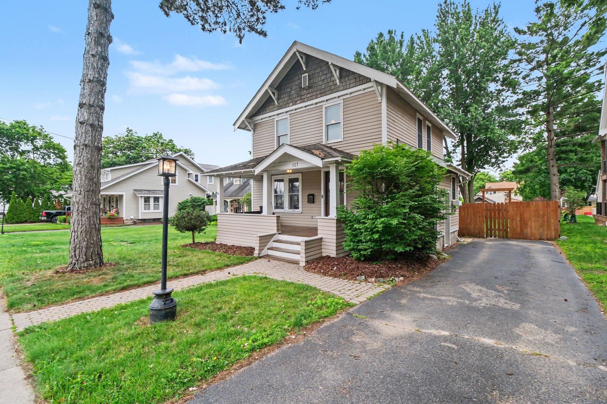 127 Drace Street Rochester, MI 48307 - Photo 1 of 20 50213291-e0c4b1dc-bac8-4cd1-8051-d42e01a93c56.JPG