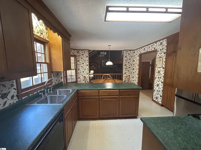 $382,500 | 98 Huntingdon Road, Clinton, SC 29325