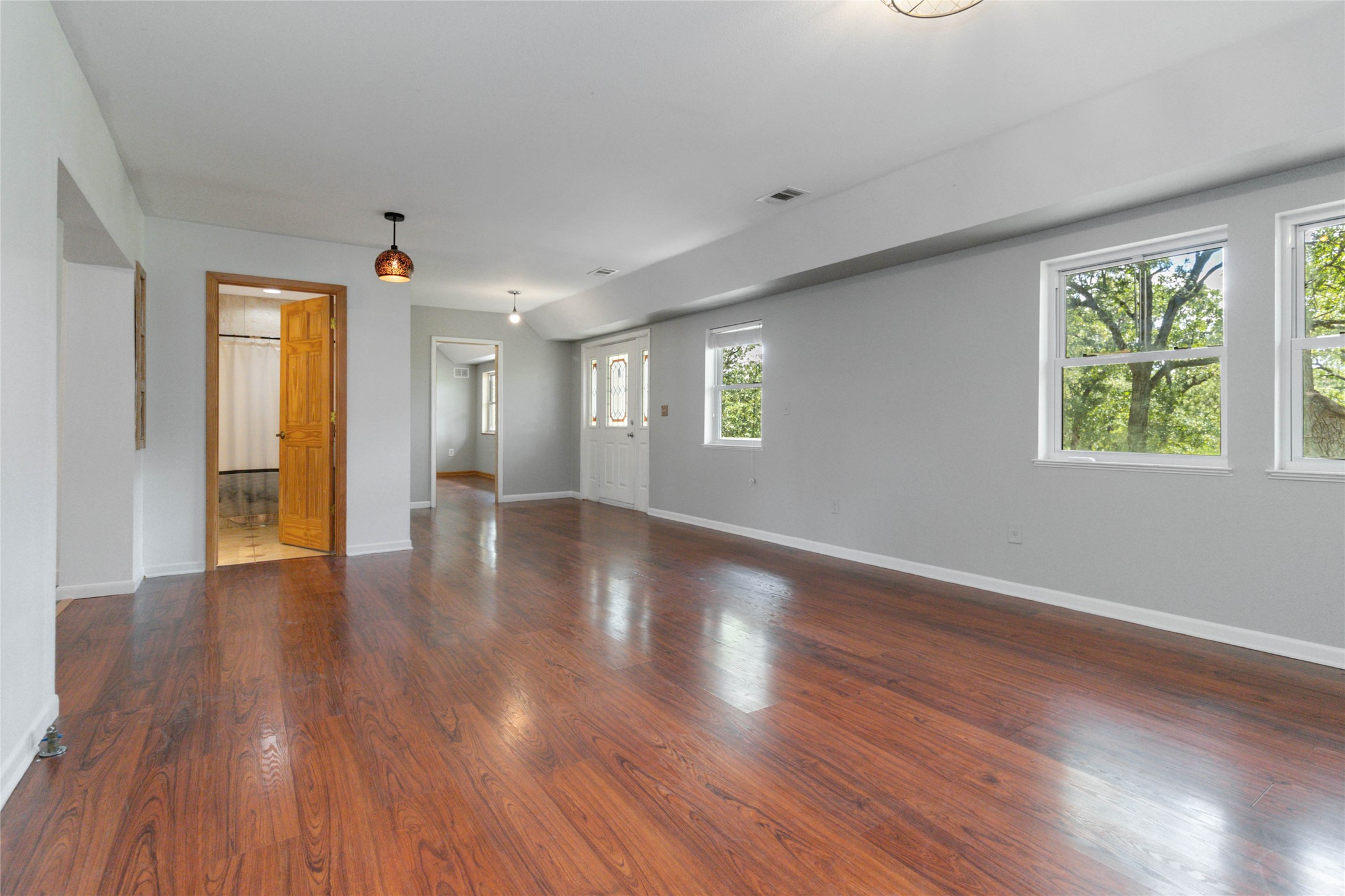 180 Ironstone Road Smithville, TX 78957 - Photo 4 of 37 a view of a livingroom with wooden floor and a window