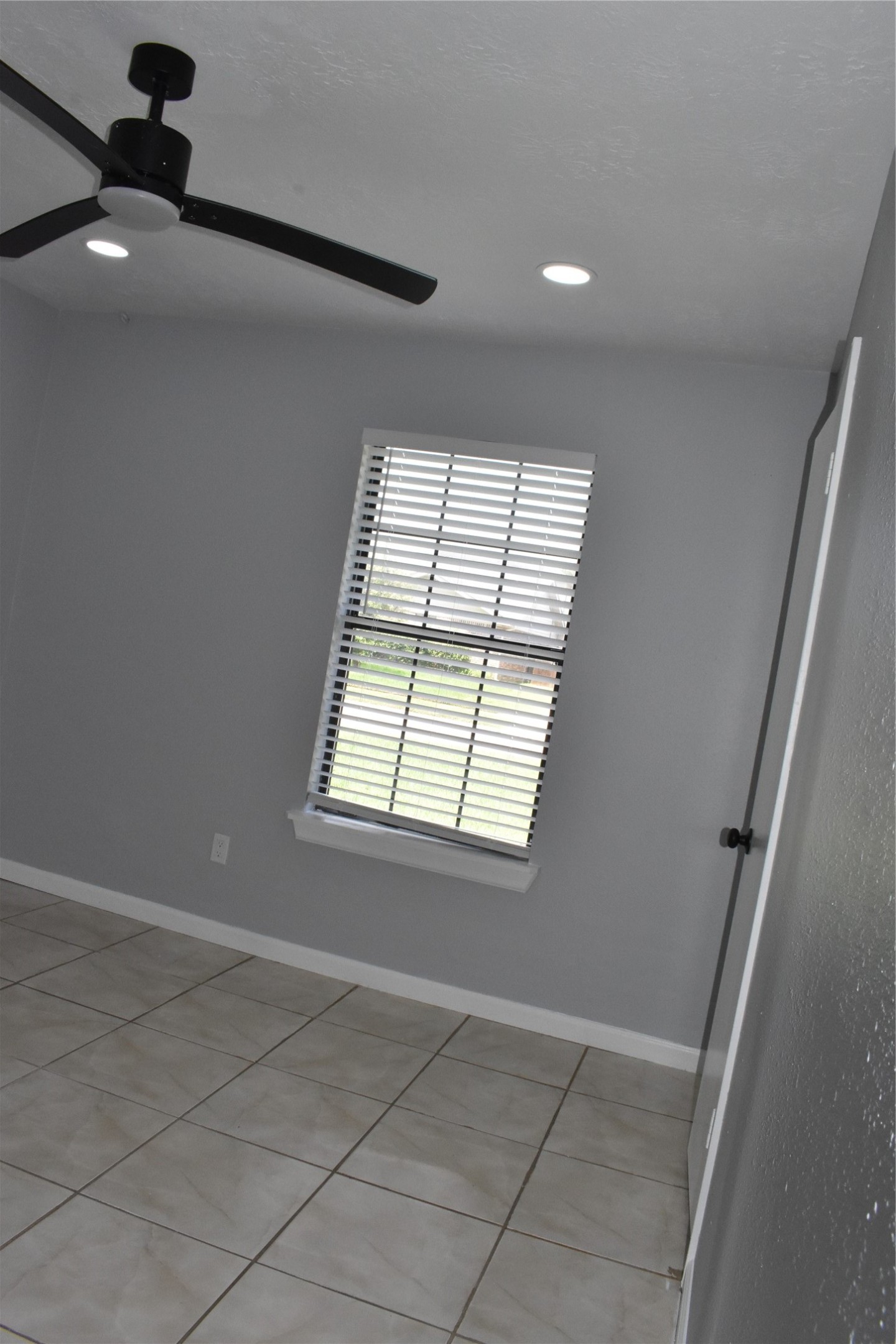 1347 Somercotes Lane Channelview, TX 77530 - Photo 22 of 30 a view of an empty room with a window