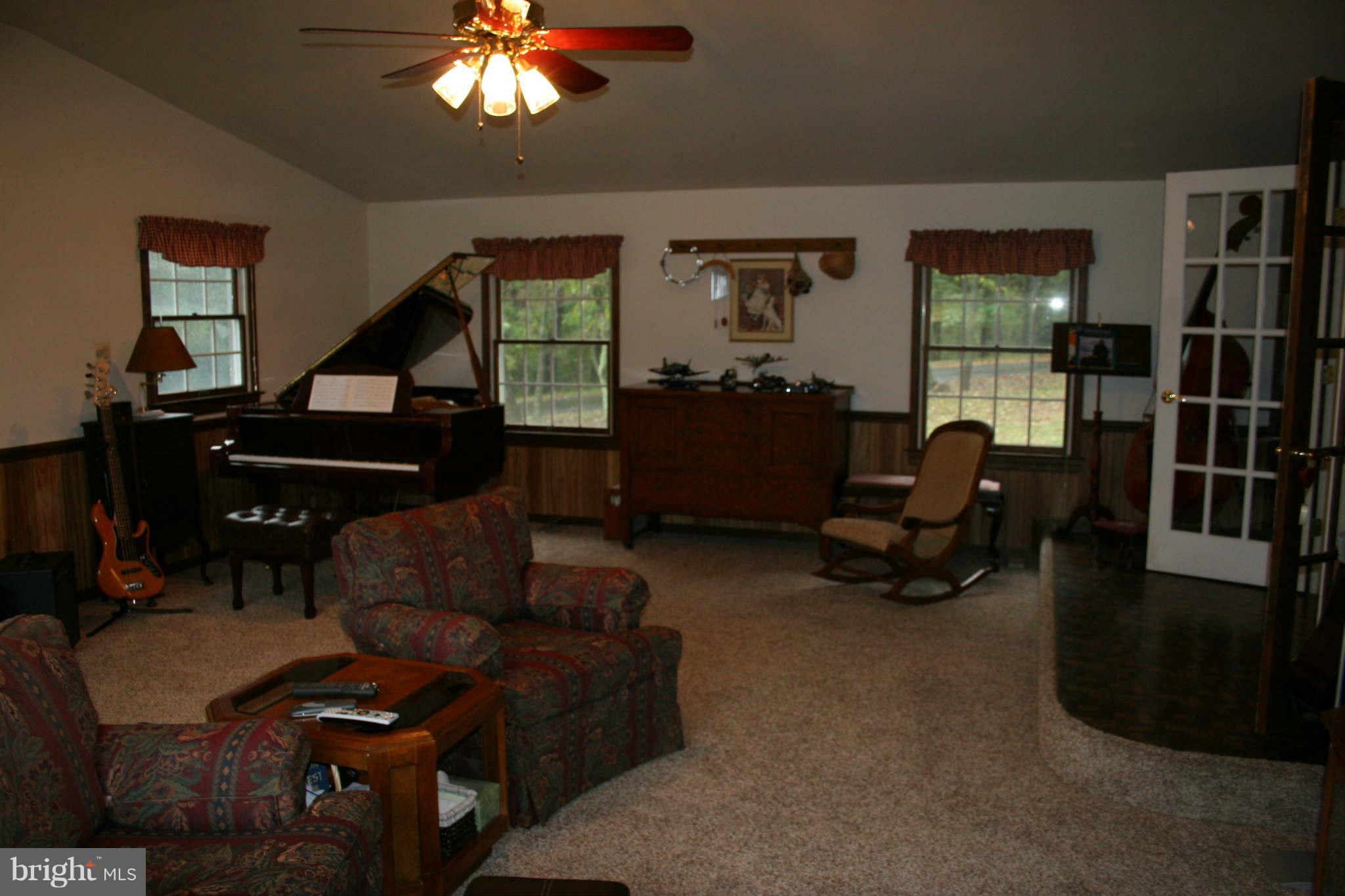 6377 Old Bust Head Road Warrenton, VA 20187 - Photo 7 of 30 Great Room