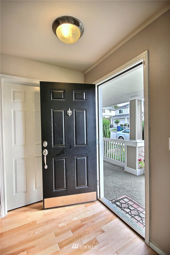 253 Ferndale Avenue Northeast Renton, WA 98056 - Photo 3 of 18