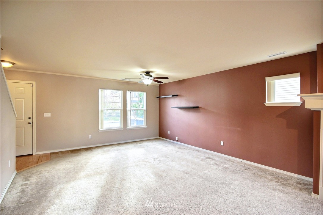 253 Ferndale Avenue Northeast Renton, WA 98056 - Photo 4 of 18