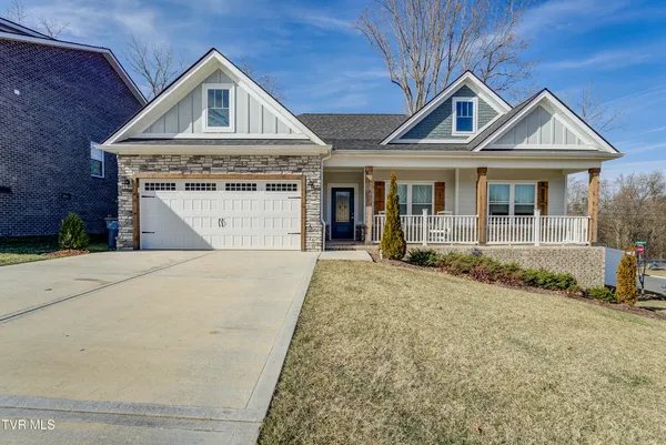 $453,250 | 702 Hunts Terrace Drive, Kingsport, TN 37663