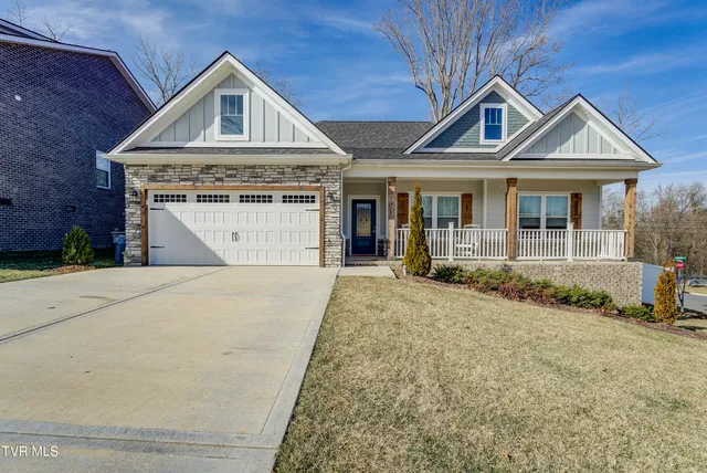 $469,870 | 702 Hunts Terrace Drive, Kingsport, TN 37663